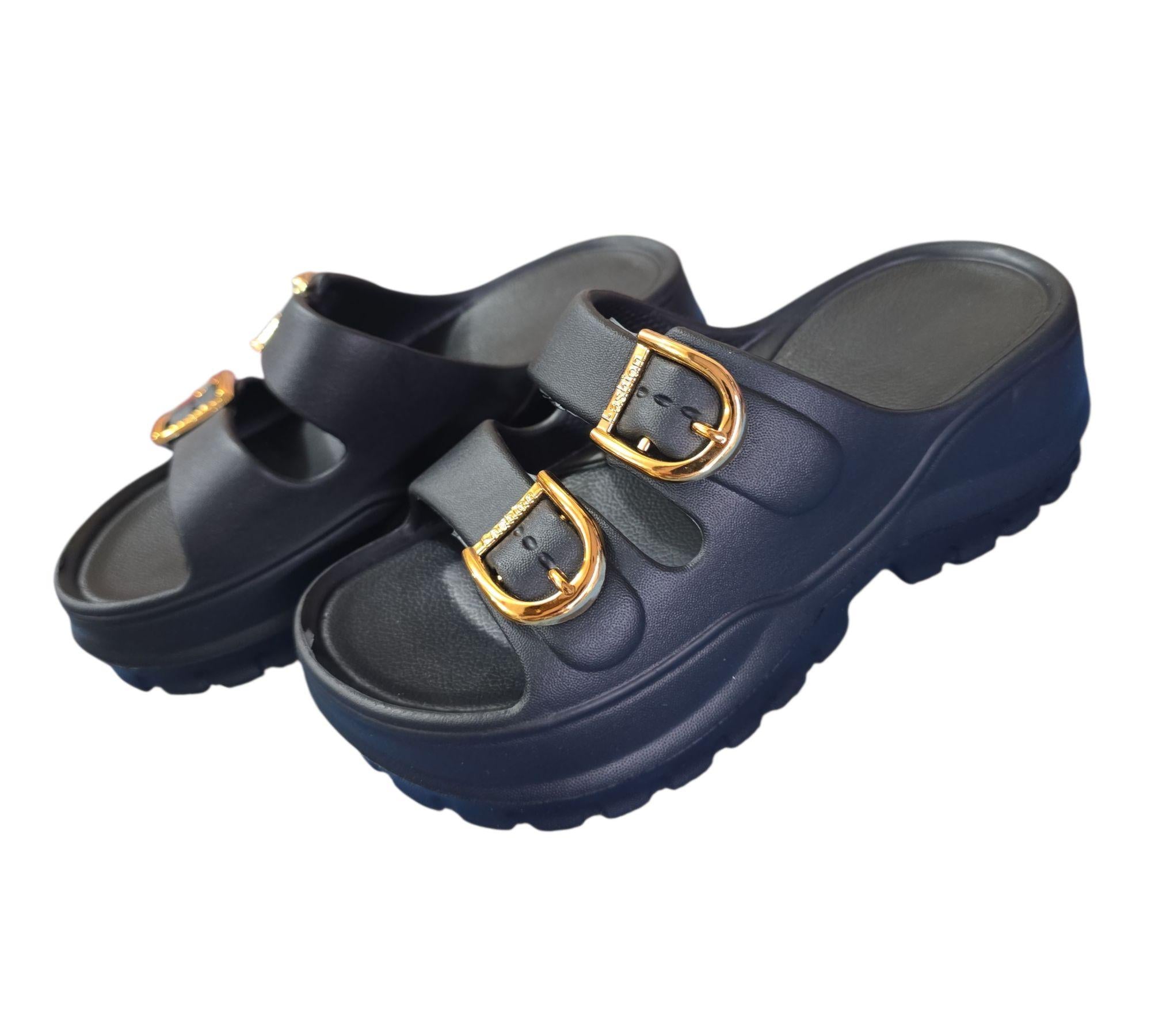 Sandalia Negra plataforma alta de mujer SM-9032 hebilla dorada Imagen principal del producto