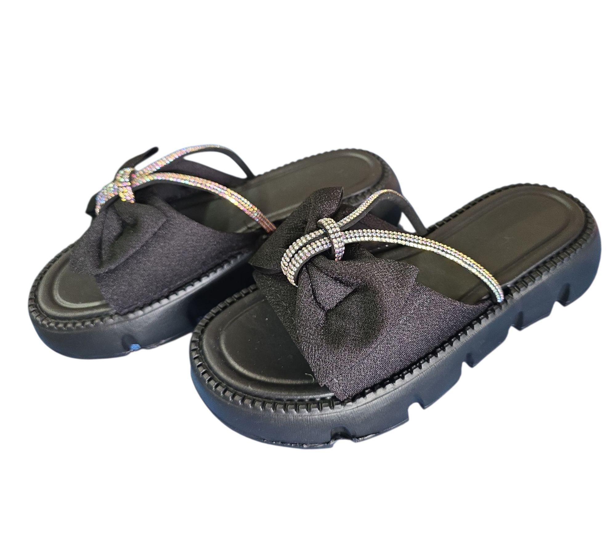 Sandalia negra diseño moderno con piedras B-832